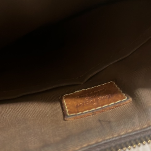 Classic Louis Vuitton crossbody.  Purchased in 2014. - Picture 4 of 6